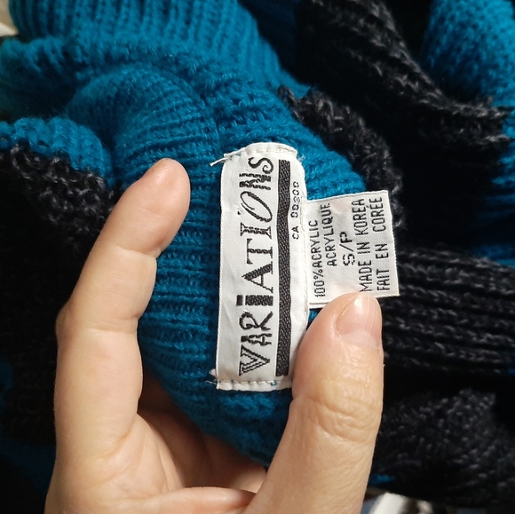 Vintage sweater size small - Picture 3 of 3